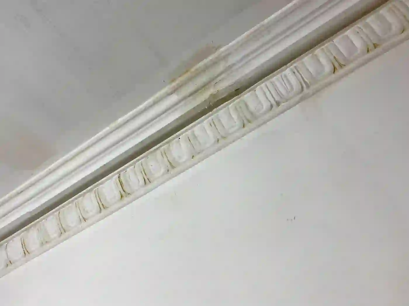 Gallery image for Cornice repair and ceiling rose installation in Finnieston, Glasgow: Damaged plaster decoration - before restoration