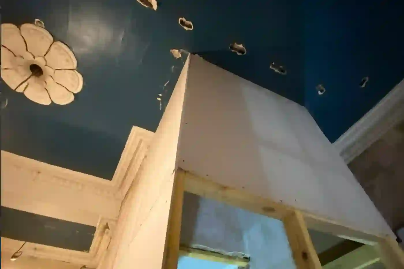 Gallery image for Cornice repair and ceiling rose installation in Finnieston, Glasgow: A New Wall Was Fitted, and Plaster Decoration Was Cut Off – We Were Required to Seamlessly Smooth the Newly Replicated Plaster Decoration to Match the Original
