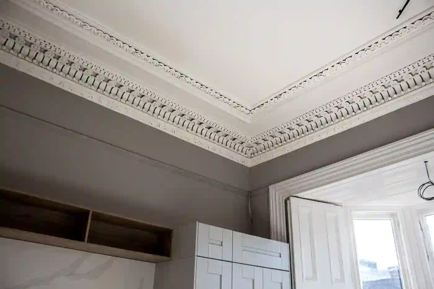 Gallery image for Cornice repair and ceiling rose installation in Finnieston, Glasgow: Cornice after renovation