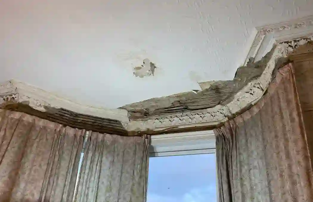 Gallery image for Cornice reproduction and installation in Kelvinbridge, Glasgow: Damaged window bay ceiling due to water ingress - view two